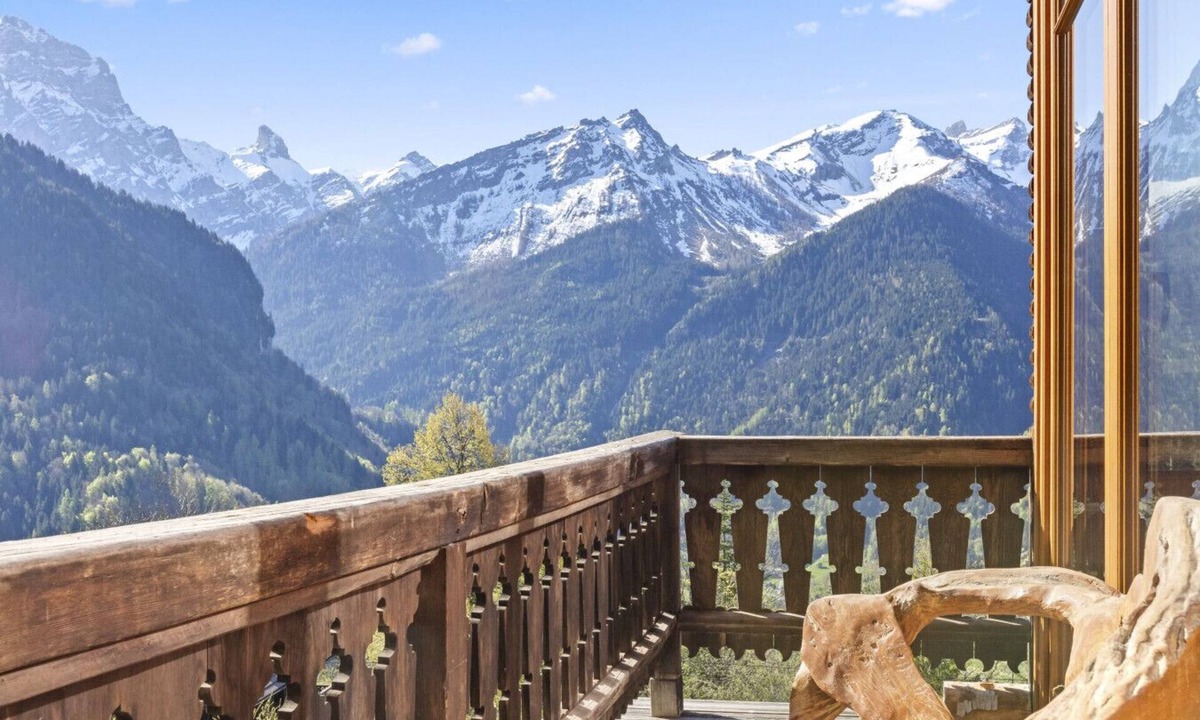 Barboleusaz House | Grand Chalet Boisé Authentique, Vue sur les Alpes