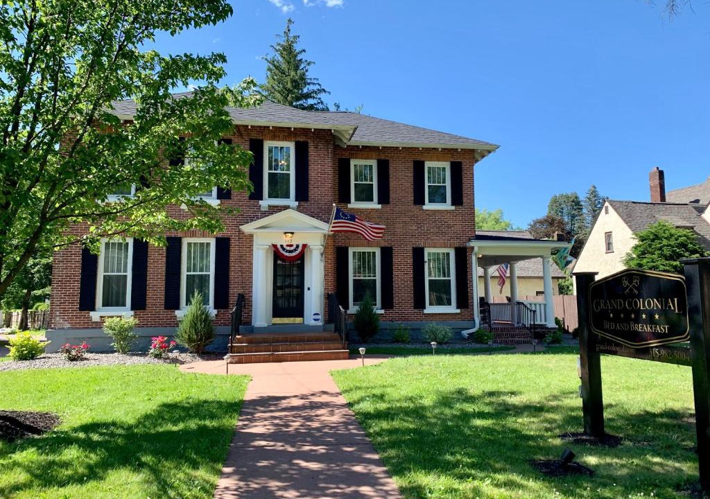 Herkimer Bed & Breakfast | Grand Colonial Bed and Breakfast