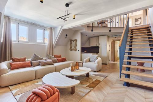 Porte-Dauphine Apartment | Grand Duplex - Arc de Triomphe