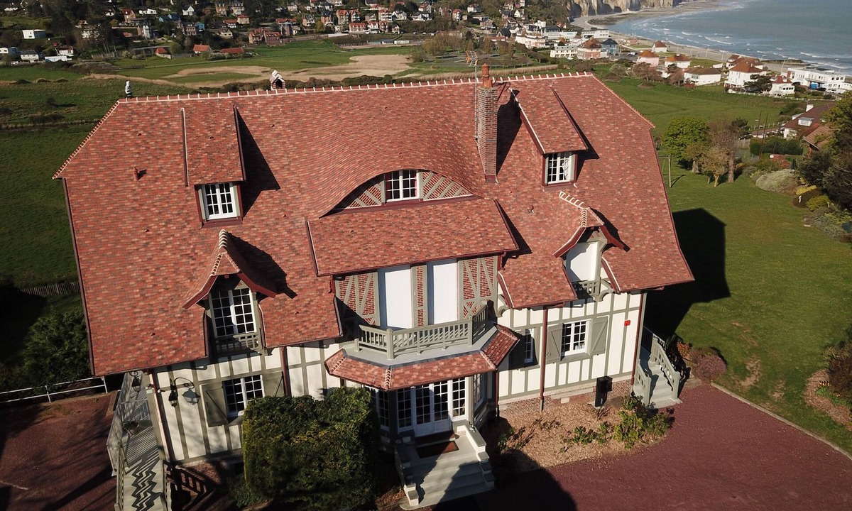 Pourville-sur-Mer Apartment | Grand Duplex *, Sea View, 5 bedrooms, linen provided, private garden