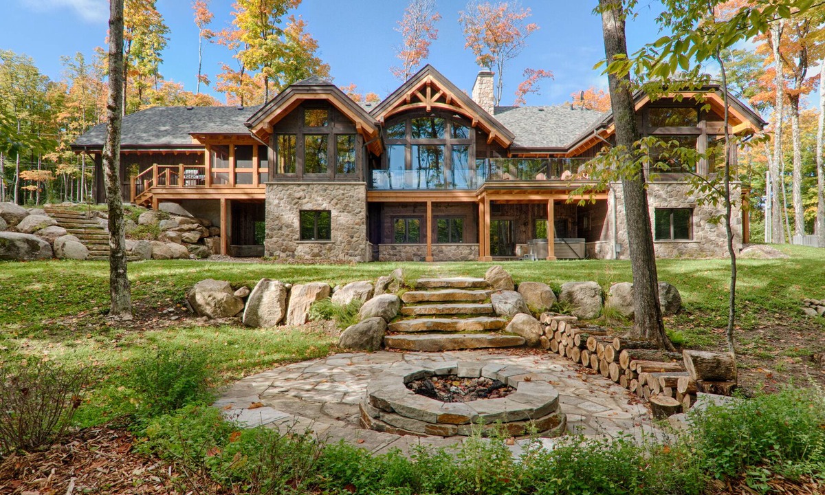 Mont-Tremblant House | Grand Foret Villa | 5700 sq.ft Luxury Chalet | Hot Tub, Firepit & Pool Table | Pet-Friendly