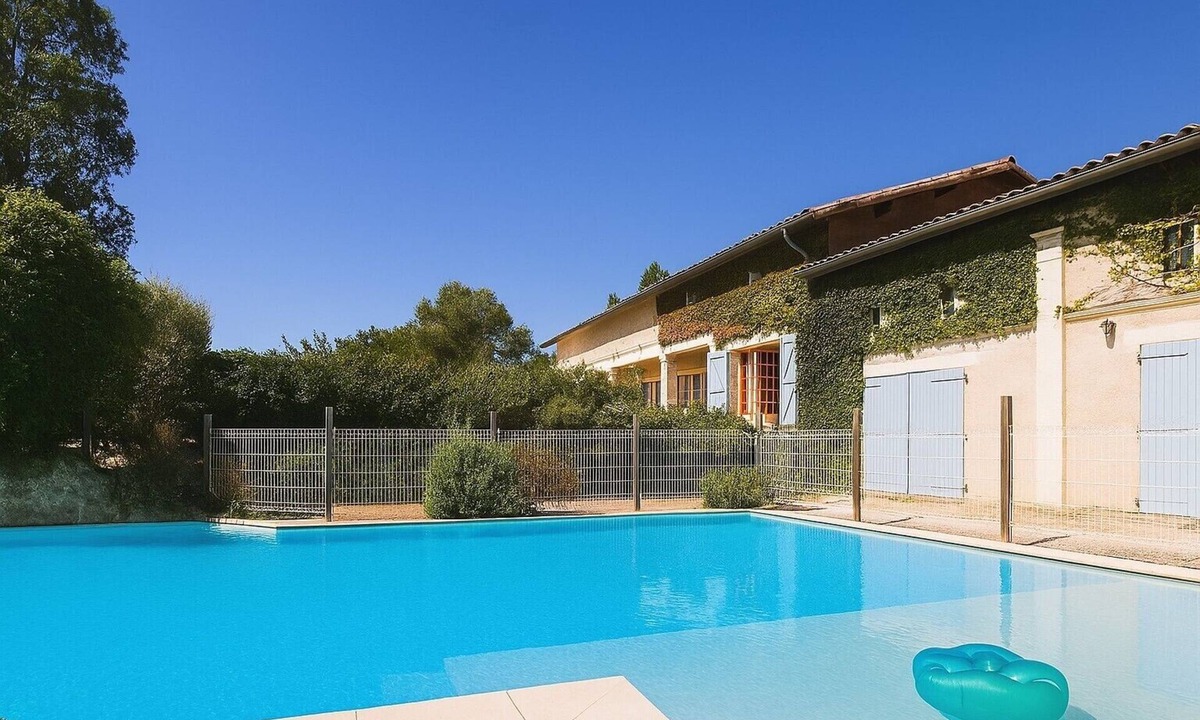 Vignaux House | Grand Gîte De Gascogne: Private Pool, Shared Terrace & Wi-Fi