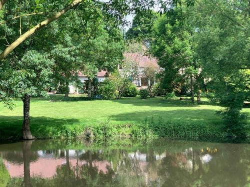 Chemire-le-Gaudin House | Grand gîte près du Mans avec piscine, cheminée et animaux - FR-1-410-217