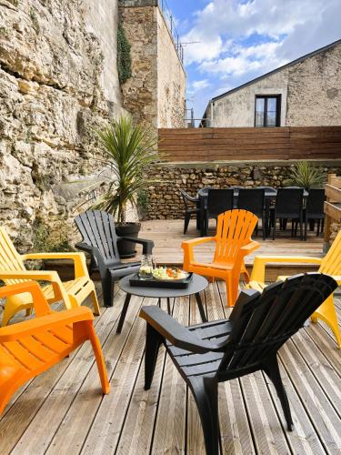 Vivonne House | Grand Gîte Vivonne 8 personnes, Terrasse, Confort, babyfoot