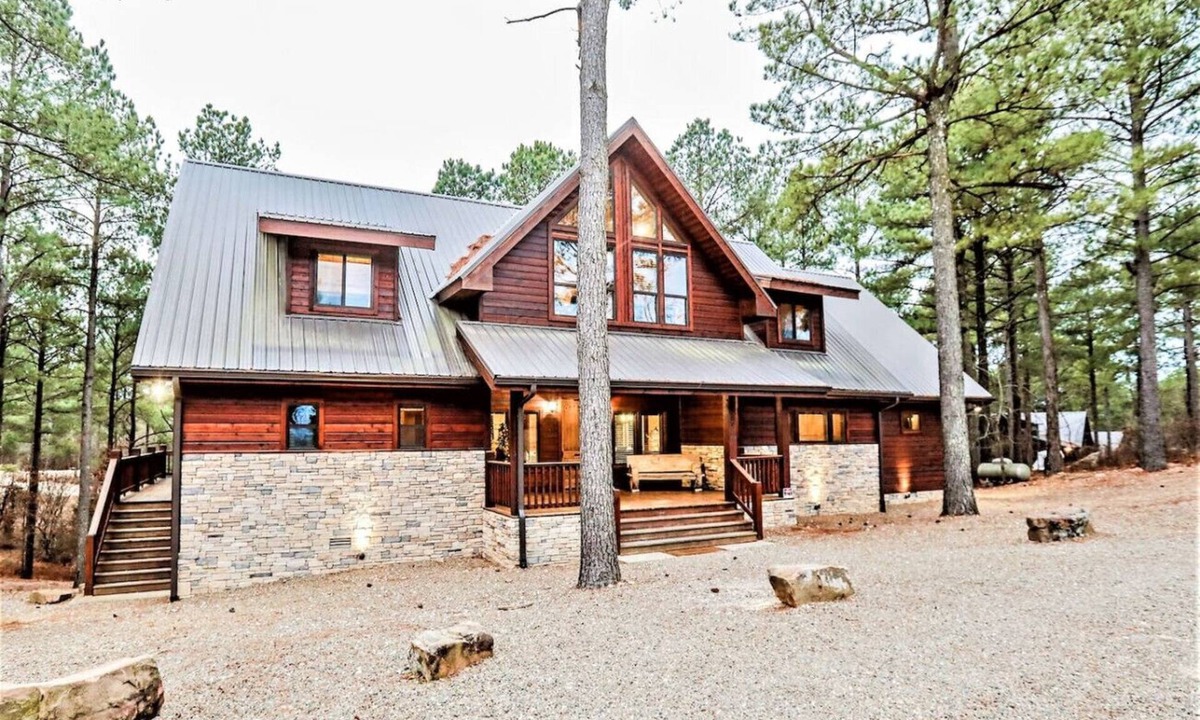 Broken Bow Cabin | Grand Getaway- 3 Stories|6,400sqft|Hot Tub|FirePit