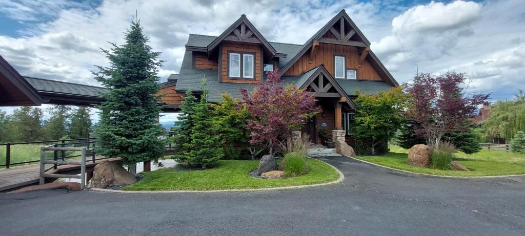 Colbert House | Grand Getaway at Green Bluff