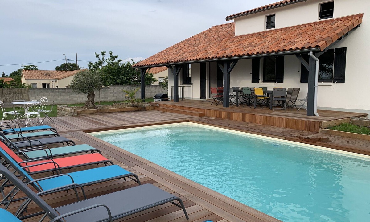 Moncoutant House | Grand Gite Familial Avec Piscine Proche PUY DU FOU