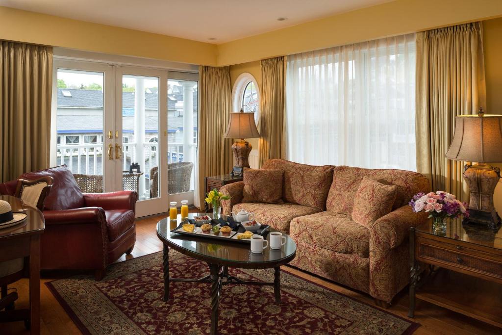 Camden Hotel | Grand Harbor Inn