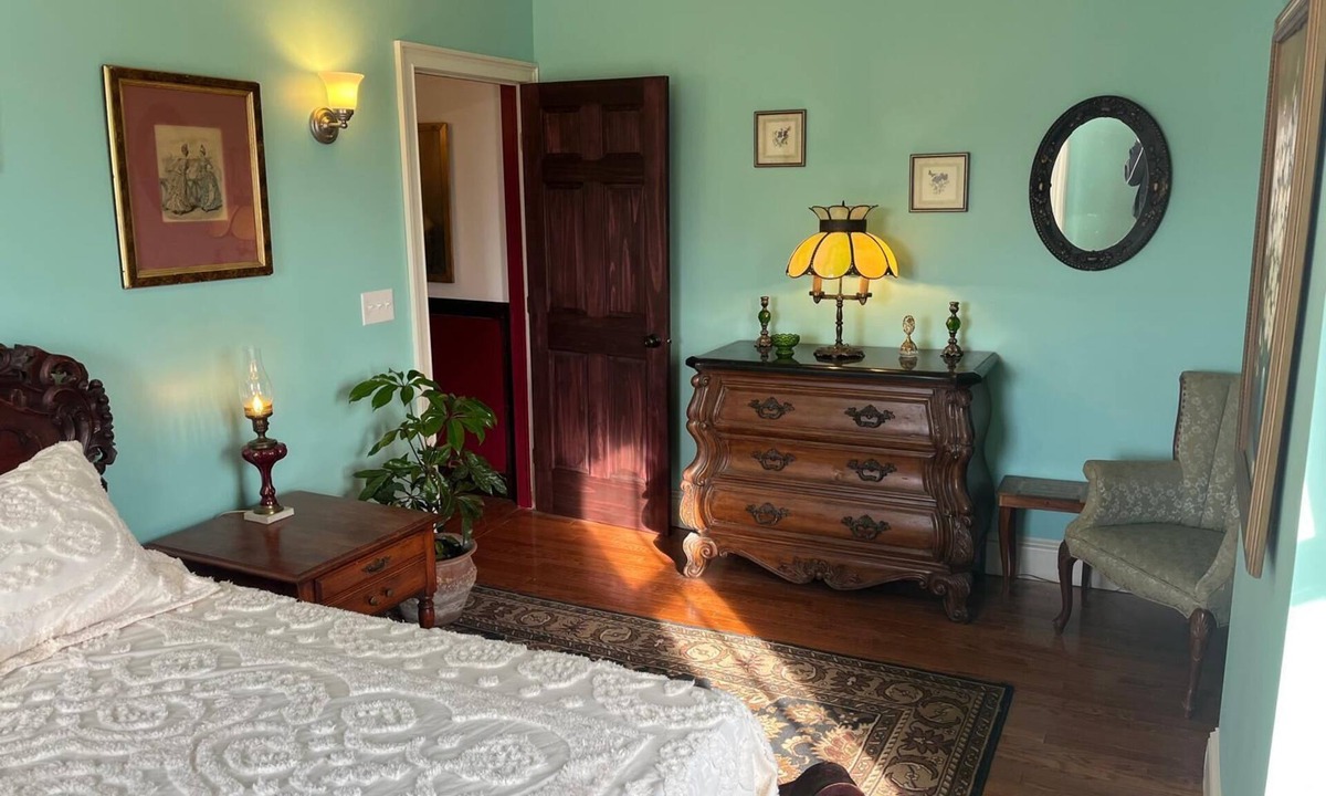 Seneca Falls Apartment | Grand Historic Downtown Apartment