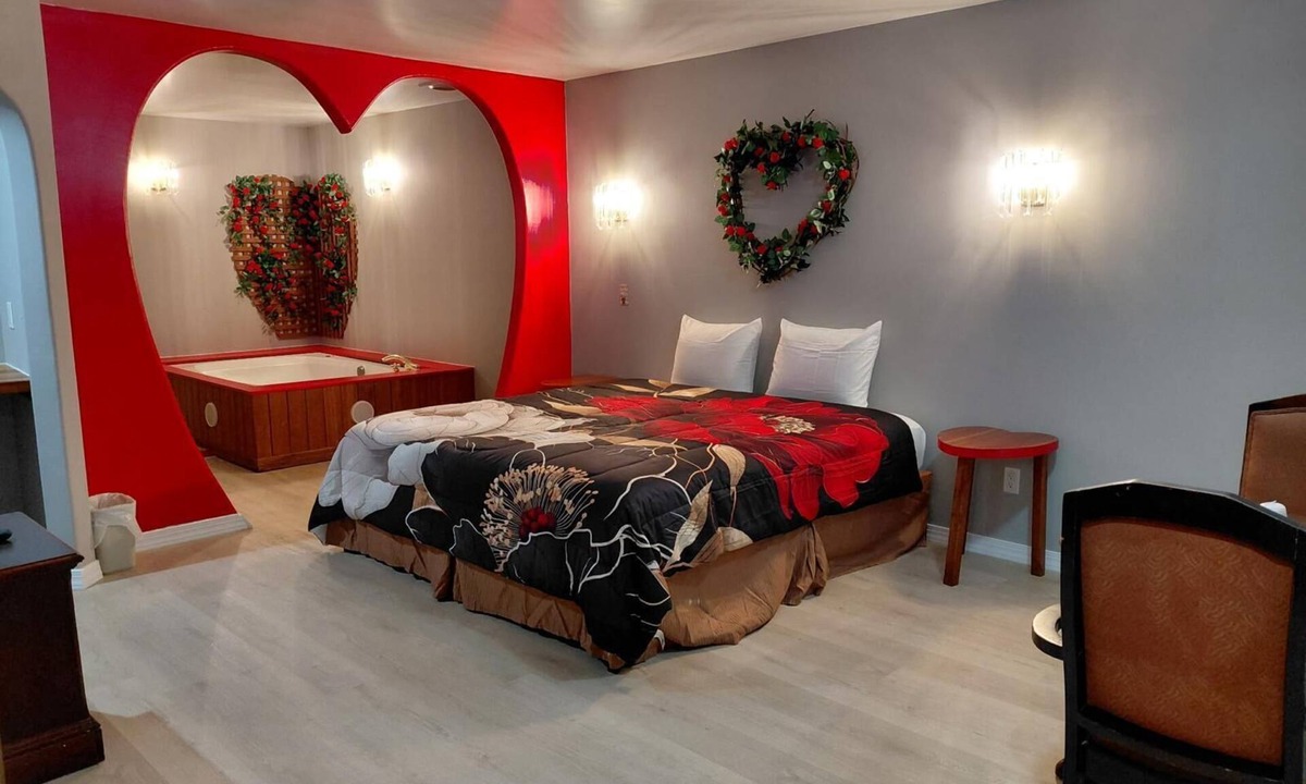 Howell Hotel | Grand Howell Inn
