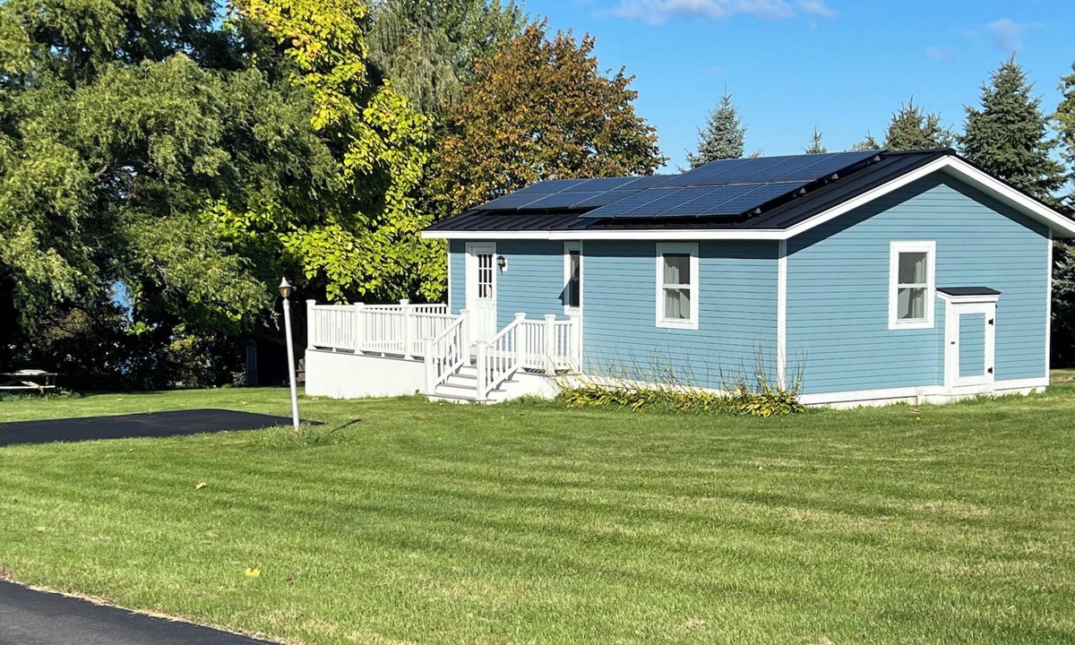 Grand Isle Cottage | Grand Isle Lakefront Cottage