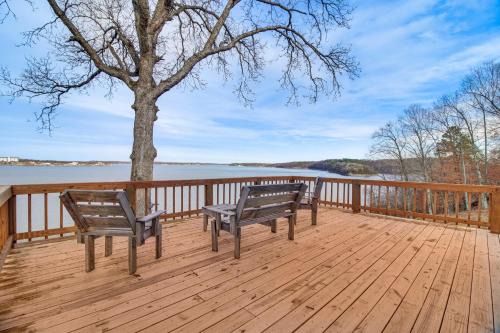 Dennis House | Grand Lake Views: Pet-Friendly Jay Getaway!