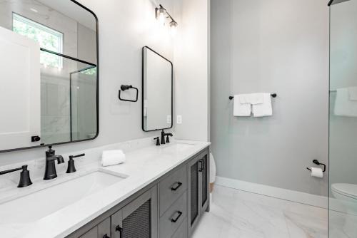 McHenry House | Grand Lakefront Estate