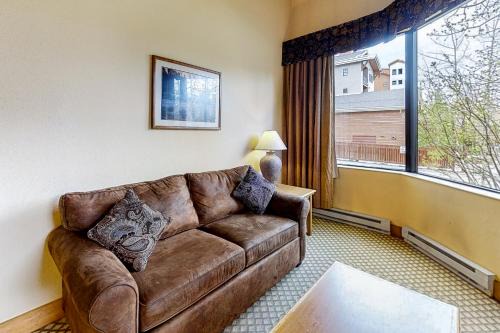 Mount Crested Butte Hotel | Grand Lodge #151