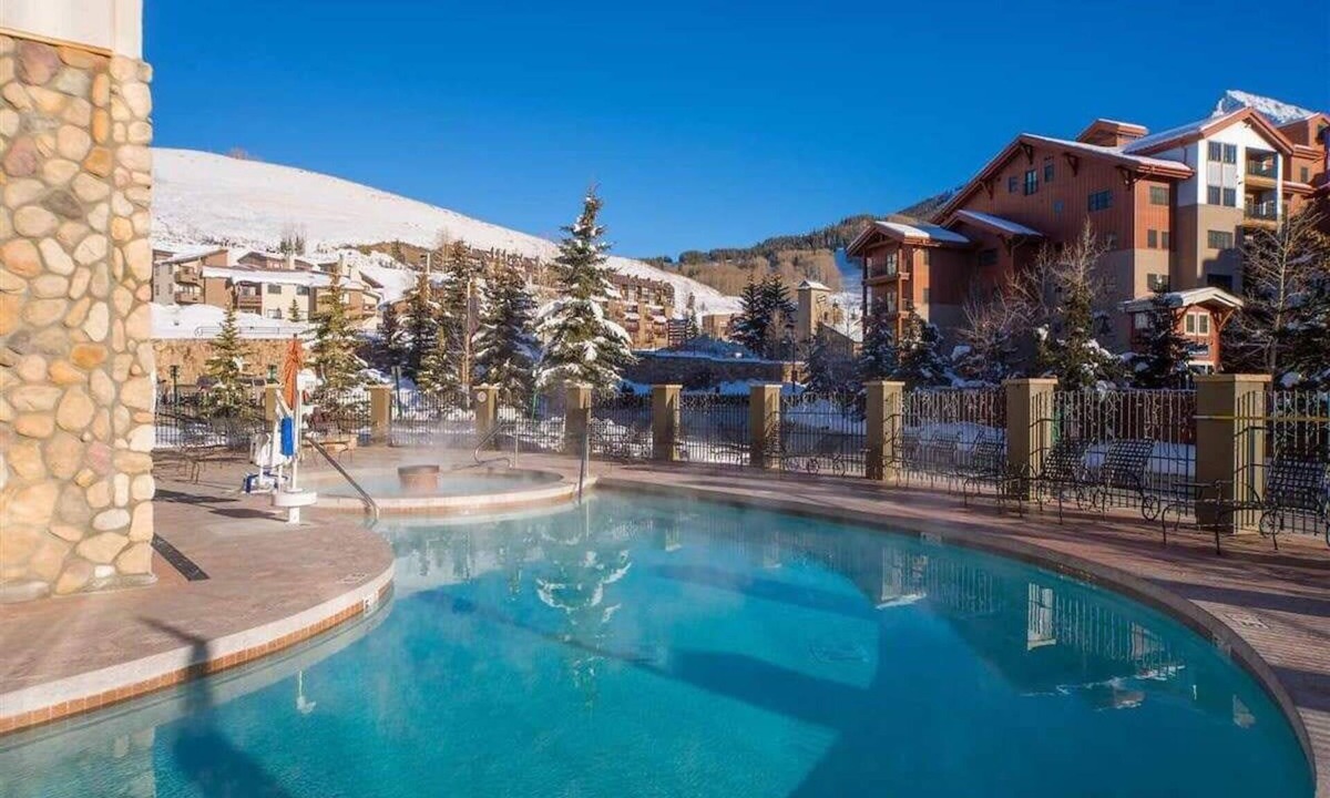 Mount Crested Butte Condo | Grand Lodge Studio 412 — Ski-In/Out Mt CB, Hot Tub & Pool