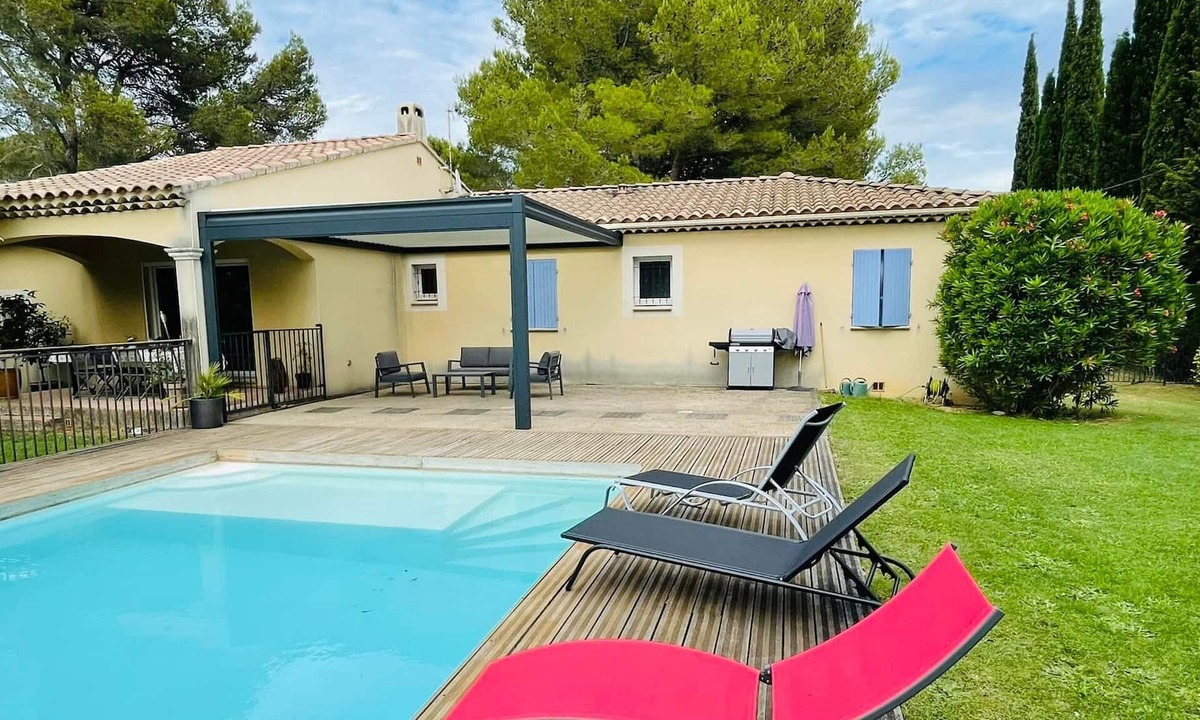 Uchaux Apartment | Grand Logement Cosy au Calme Avec Accès Piscine