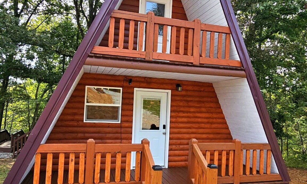 Rock Island Cabin | Grand Magnolia Guest House Cabin