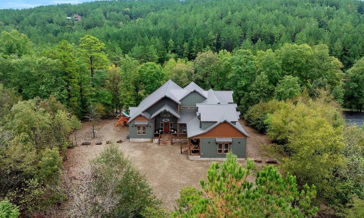 Broken Bow Cabin | Grand Marquee|Sleeps 30|Creekside|Game Room