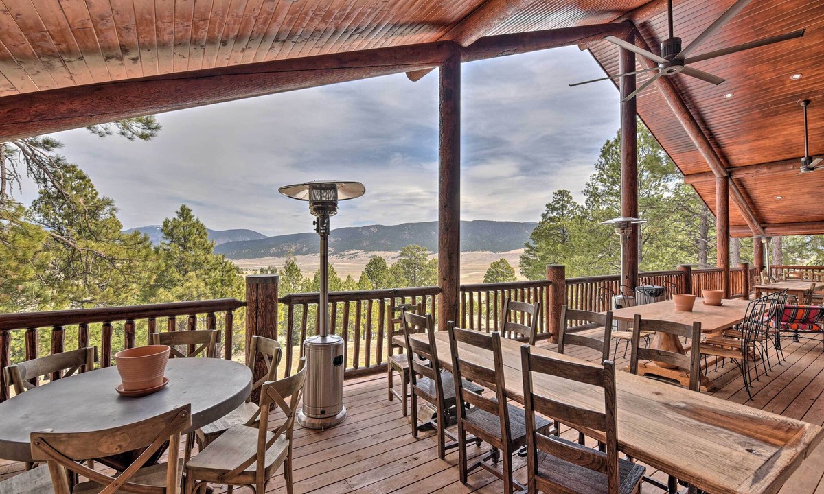 Eagle Nest Cottage | Grand Mountain Retreat in Angel Fire w/Game Room!