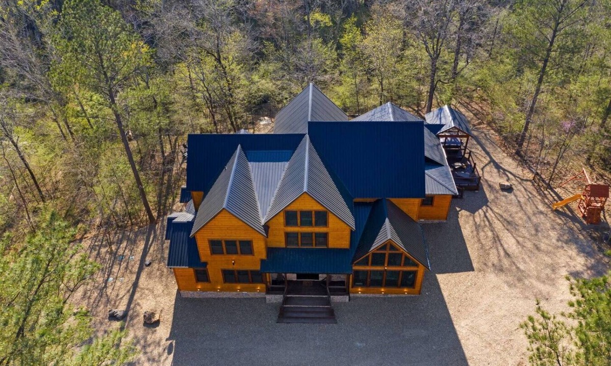 Broken Bow Cabin | Grand Oasis|Creekside|Outdoor Kitchen|2 Game Rooms