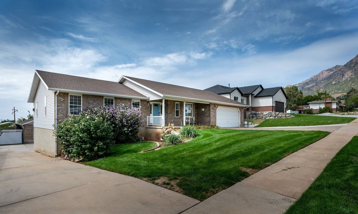 North Ogden House | Grand Ogden Lodge | Upper Level + Studio | Hot Tub