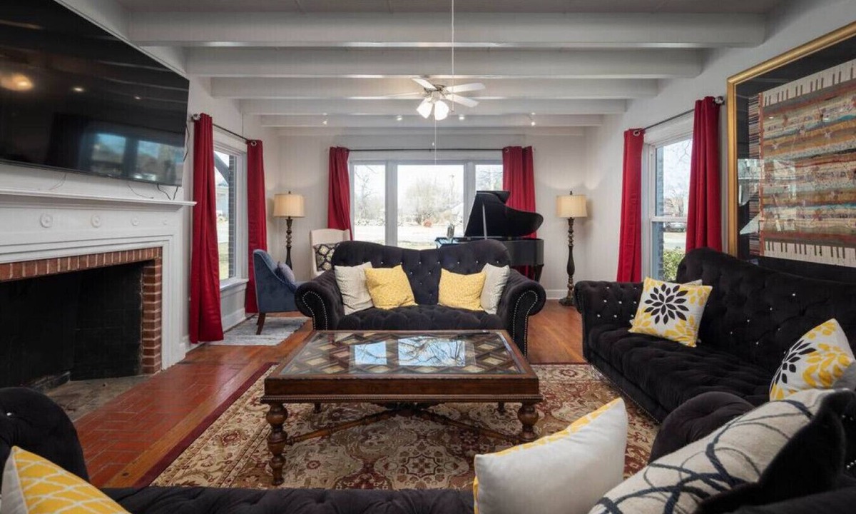 Fort Worth Apartment | Grand Performance Home 3 min to Downtown/Stockyards with large yard