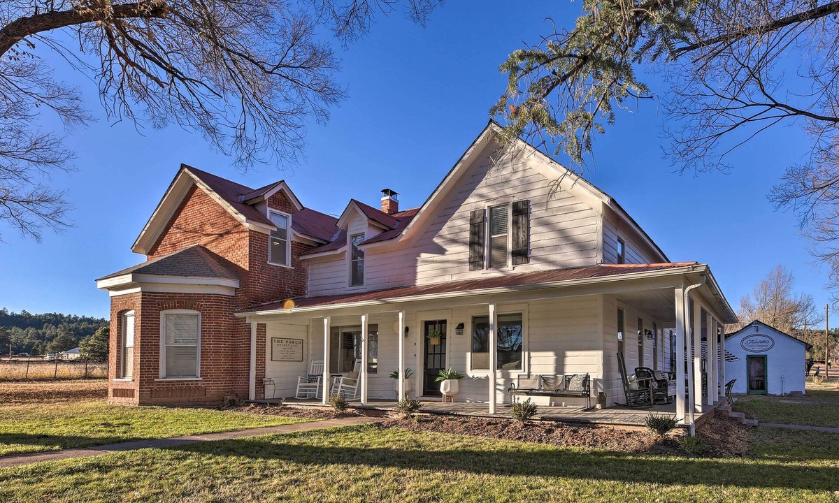 Blue House | Grand Porch & Peaceful Setting! Luna Farmhouse