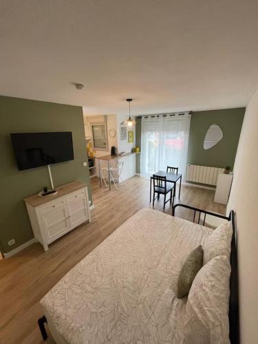 Saint - Martin - du - Touch Apartment | Grand studio 34m2 - Parking & Fibre - Proche Airbus