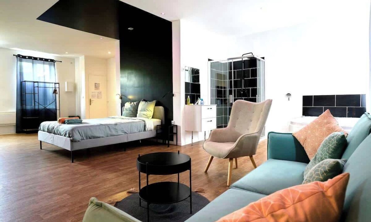 Tourcoing Apartment | Grand studio avec Balnéo, proche gare