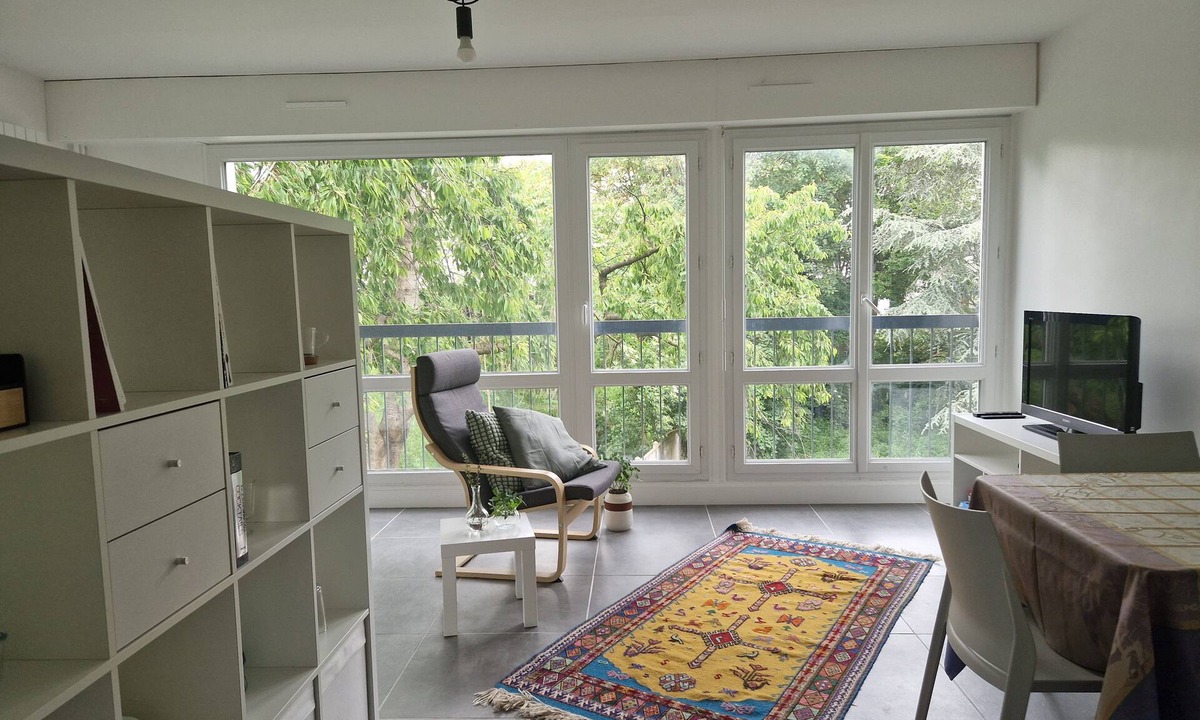 Montreuil Apartment | Grand Studio, Calme et Lumineux en Centre-ville