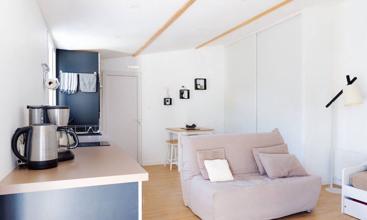 Port-Saint-Pere Apartment | GRAND STUDIO