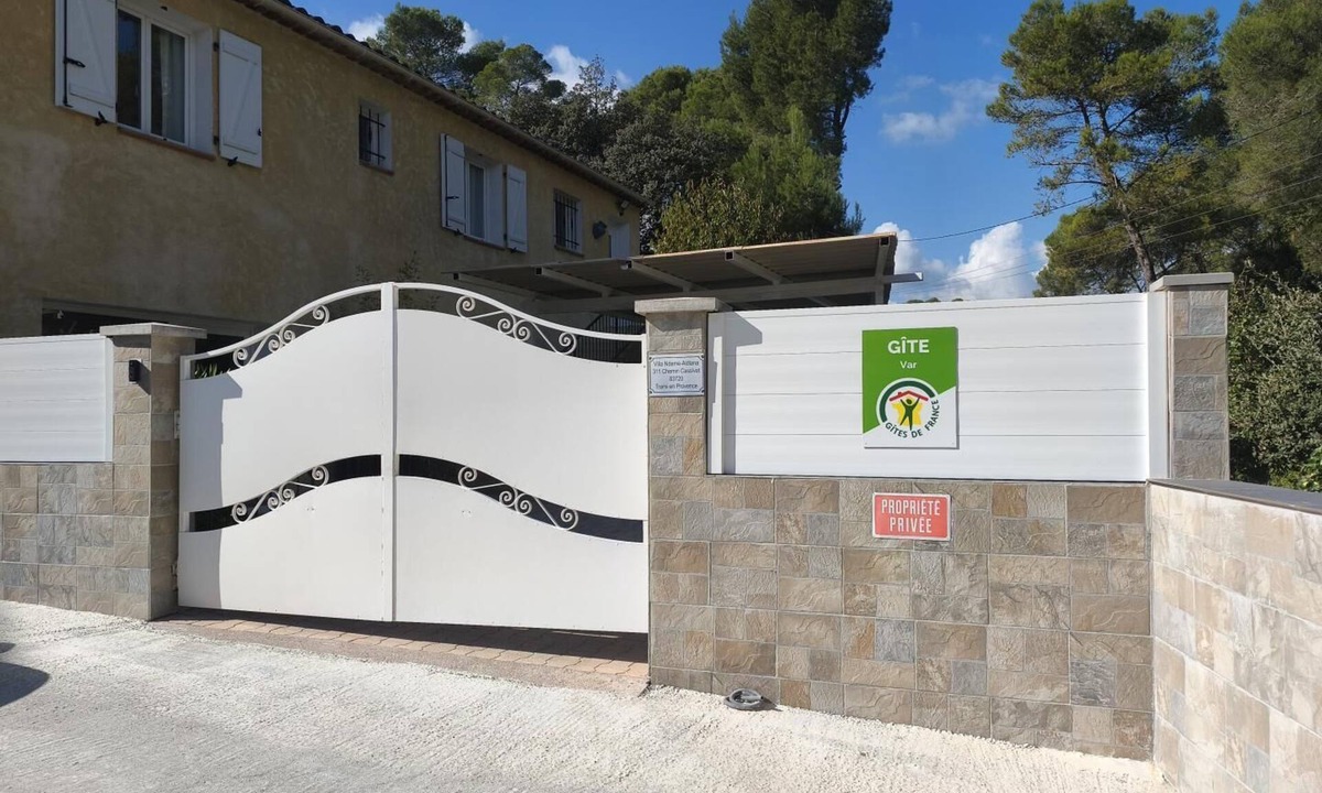 Trans-en-Provence House | Grand Studio Ndame-Adiana with SPA