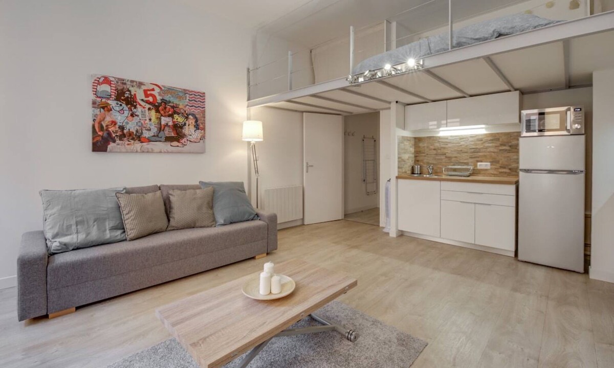 Old Town Apartment | Grand studio mezzanine/Proche port/Clim/Wi-Fi