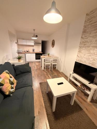 Bourgogne Apartment | Grand studio rdc au calme, centre ville prox Cathédrale