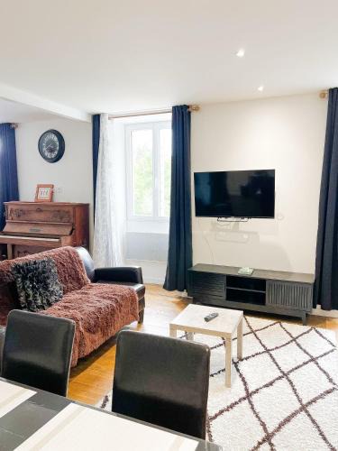 Gien-sur-Cure Apartment | Grand studio spacieux