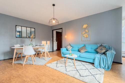 Hotel-de-Ville Apartment | Grand T2 à 8mn de Lille et Stadium Terrasse et parking privé