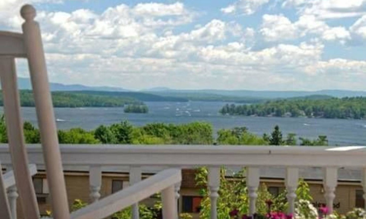 Weirs Beach Hotel | Grand View Resort
