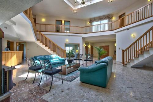 Norval Villa | Grand Villa Estate