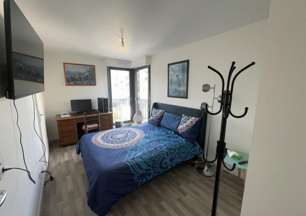 Universite House | Grande chambre 14 m2 avec salle de bain privative à Nanterre Préfecture proche La Défense Aréna Campus SNCF et Paris