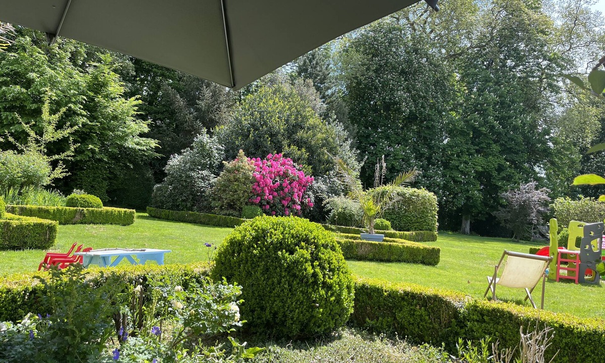 Saint-Maugan House | Grande Dépendance Avec son Jardin au Sein du Parc Boisé dun Château 10/12 Pers