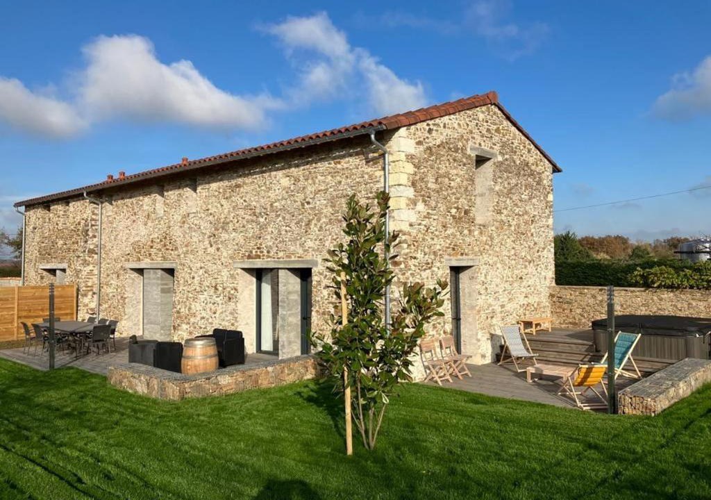 La Haie-Fouassiere House | Grande grange rénovée avec jardin et spa proche de Nantes - FR-1-306-1234