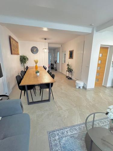 Villiers-le-Bel Villa | grande maison 8 chambres