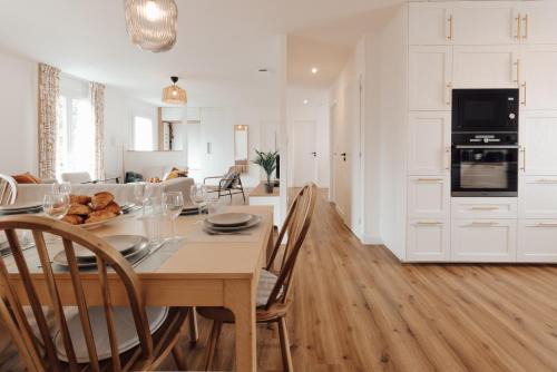 Nieul-sur-Mer House | Grande maison & annexe, à deux pas de la Rochelle