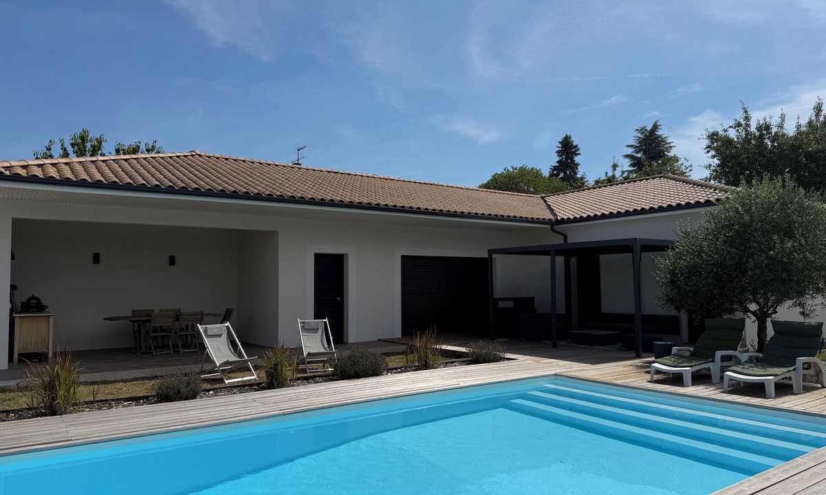 Champcevinel House | Grande Maison Avec Piscine Privée Perigueux