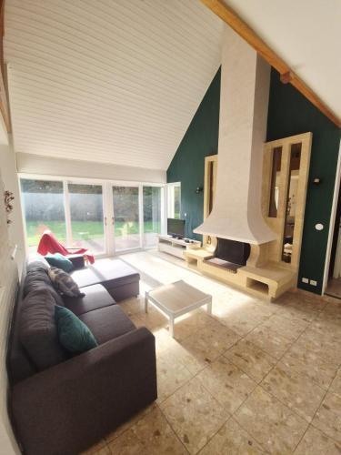 Trignac House | Grande maison de 4 chambres avec jardin et baby-foot