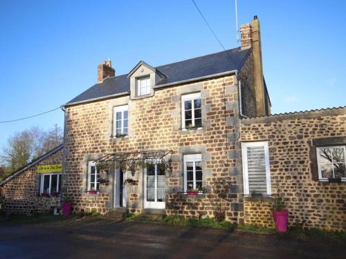Dompierre House | Grande maison familiale avec jardin et animaux acceptés près de la voie verte - FR-1-497-132