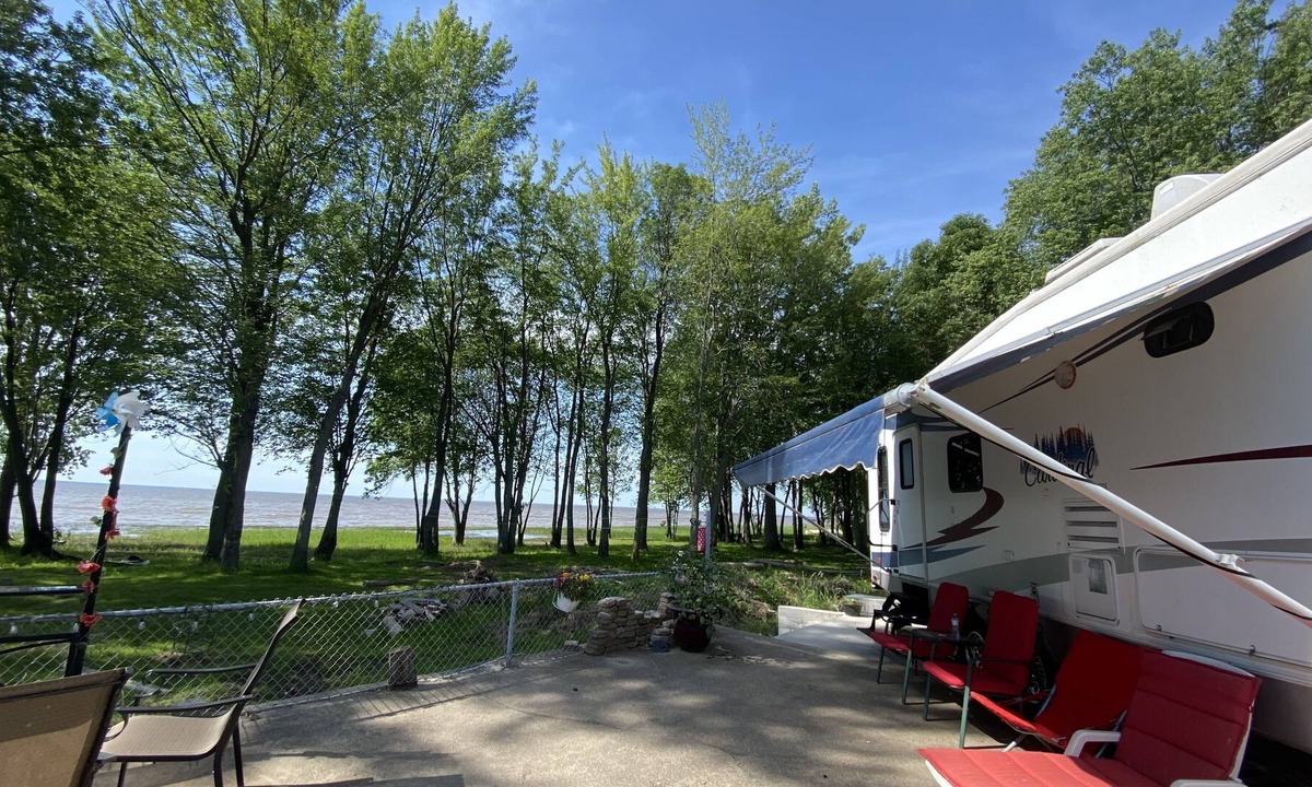 Yamachiche House | Grande Roulotte Luxe Cardinal Devant le Fleuve St-laurent