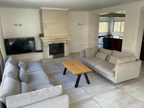 Mouen Villa | Grande villa avec piscine chauffée et Jacuzzi