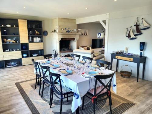 Saint-Germain-sur-Ay Villa | Grande villa bord de mer