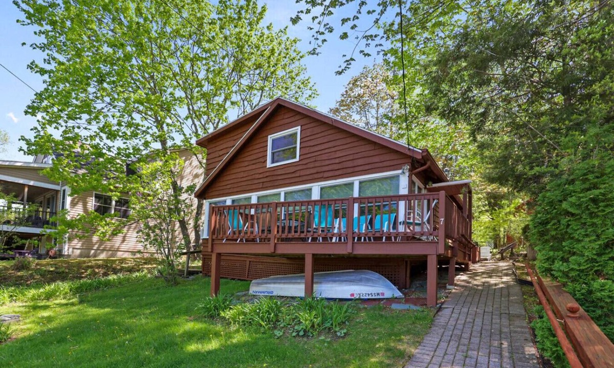 Lenox Dale House | Grandma`s Cottage on The Bowl